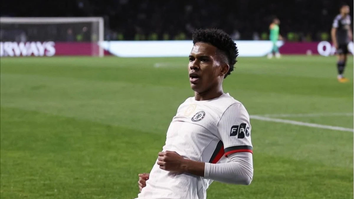 Estevão marca golaço em empate decepcionante do Chelsea