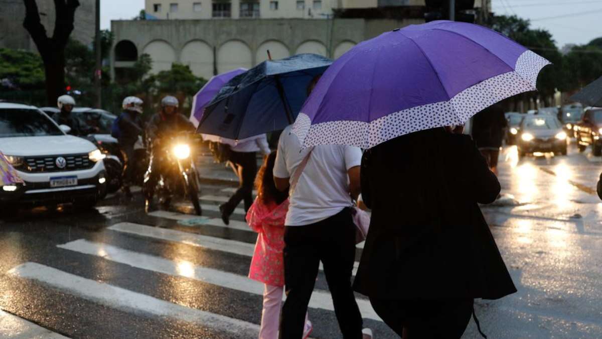 Outubro deve terminar com dias chuvoso; veja a previsão para o restante da semana