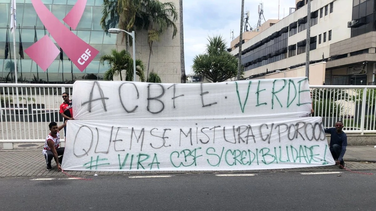 Flamenguistas protestam contra o Palmeiras: 