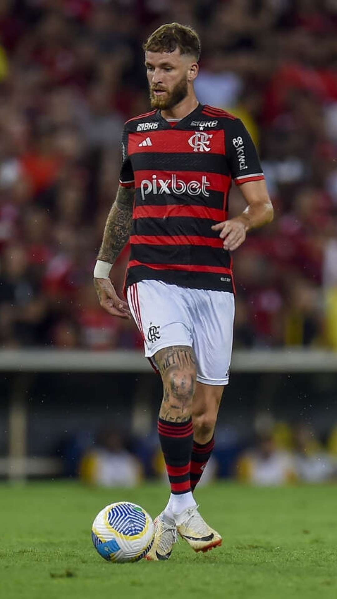 Léo Pereira treina e deve voltar ao Flamengo contra o Grêmio