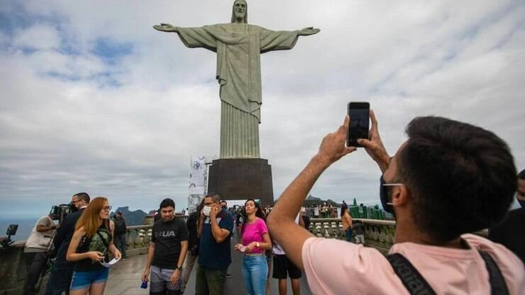 Infectologista aponta necessidade de mais medidas de controle em nova fase no RJ
