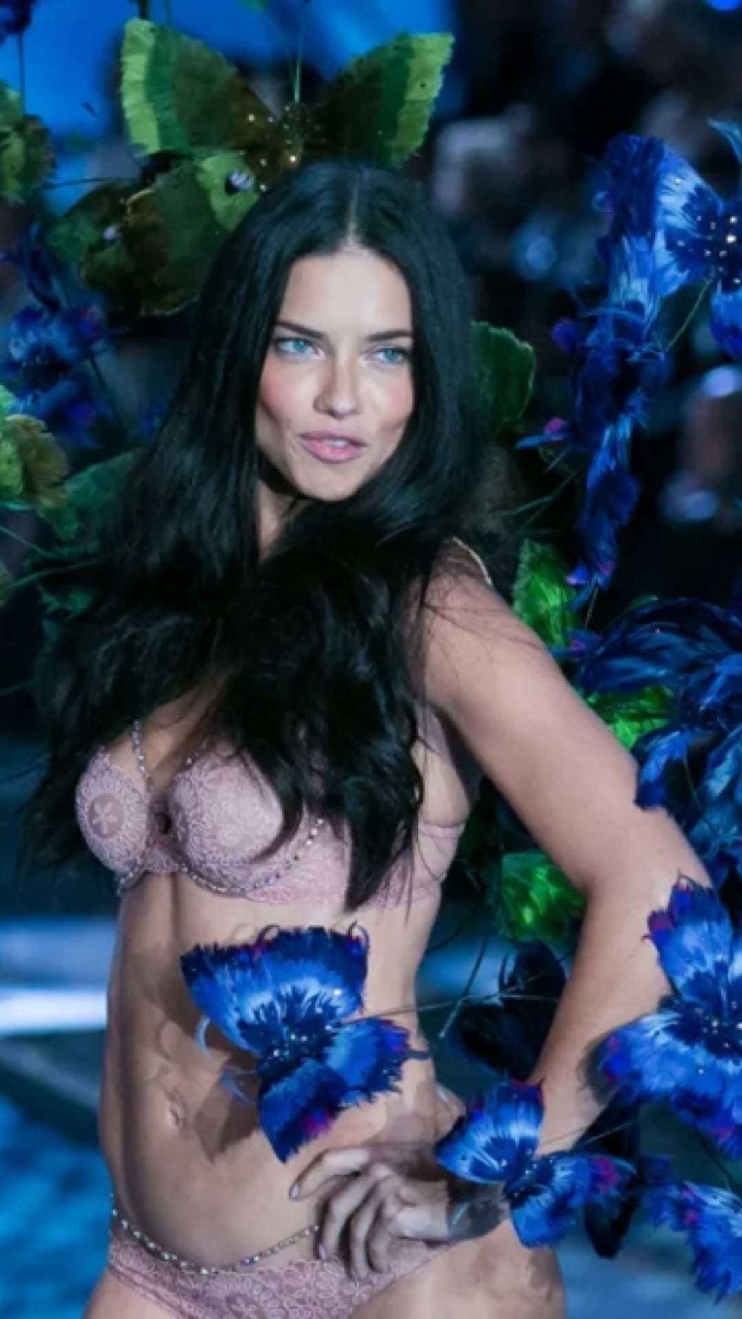 Victoria’s Secret Fashion Show: Adriana Lima está de volta às passarelas