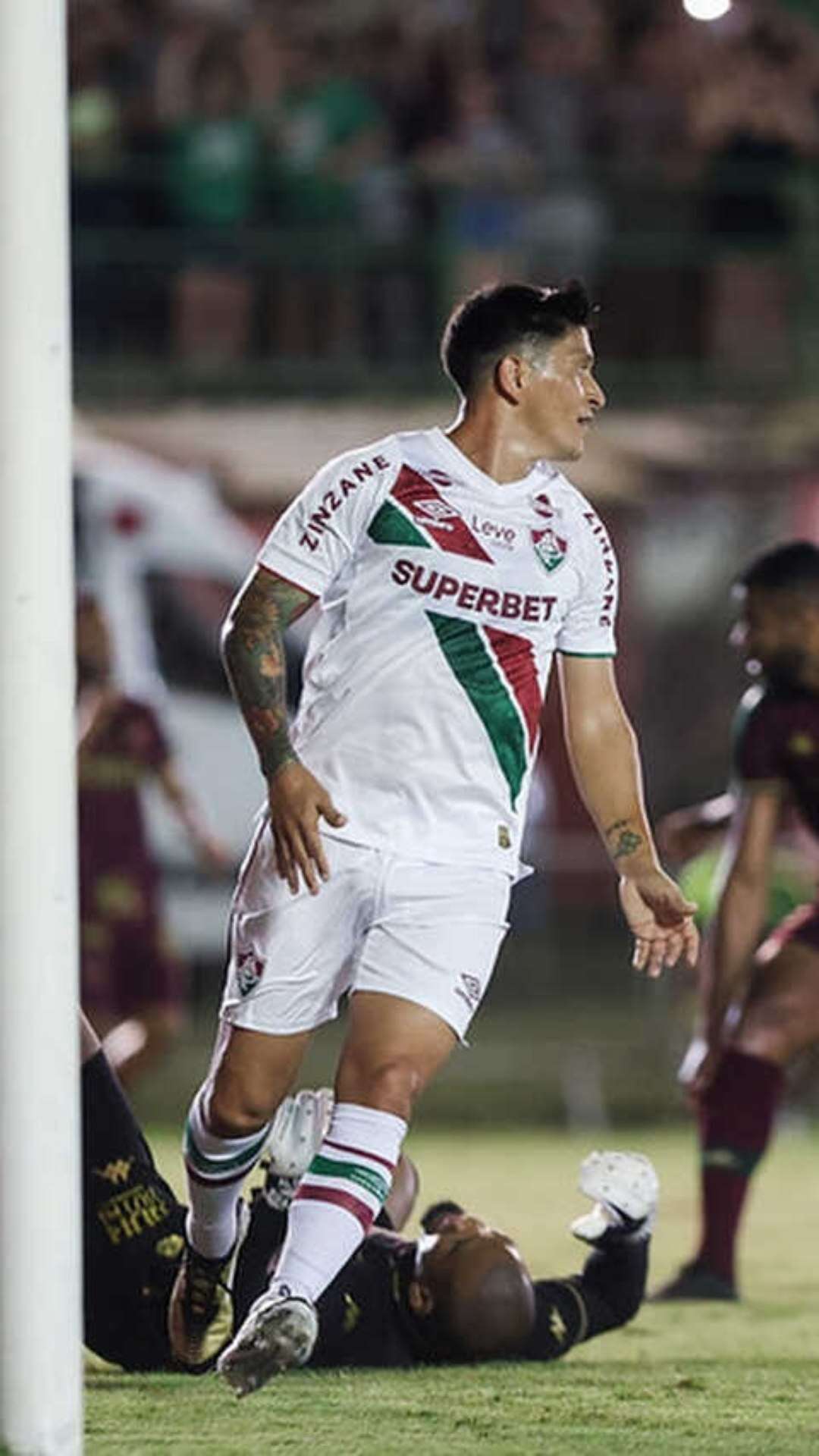 Cano faz dois gols e dá a volta por cima no Fluminense