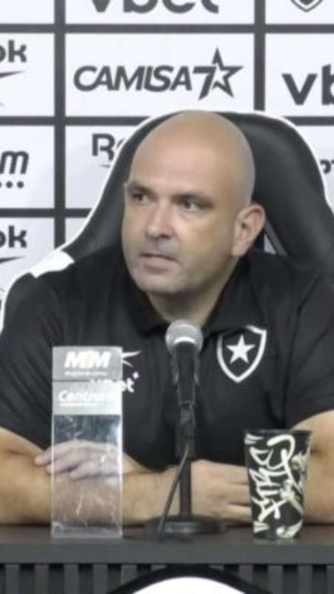 Carlos Leiria lamenta gol no início, mas elogia atuação do Botafogo: ‘Atletas se doaram’