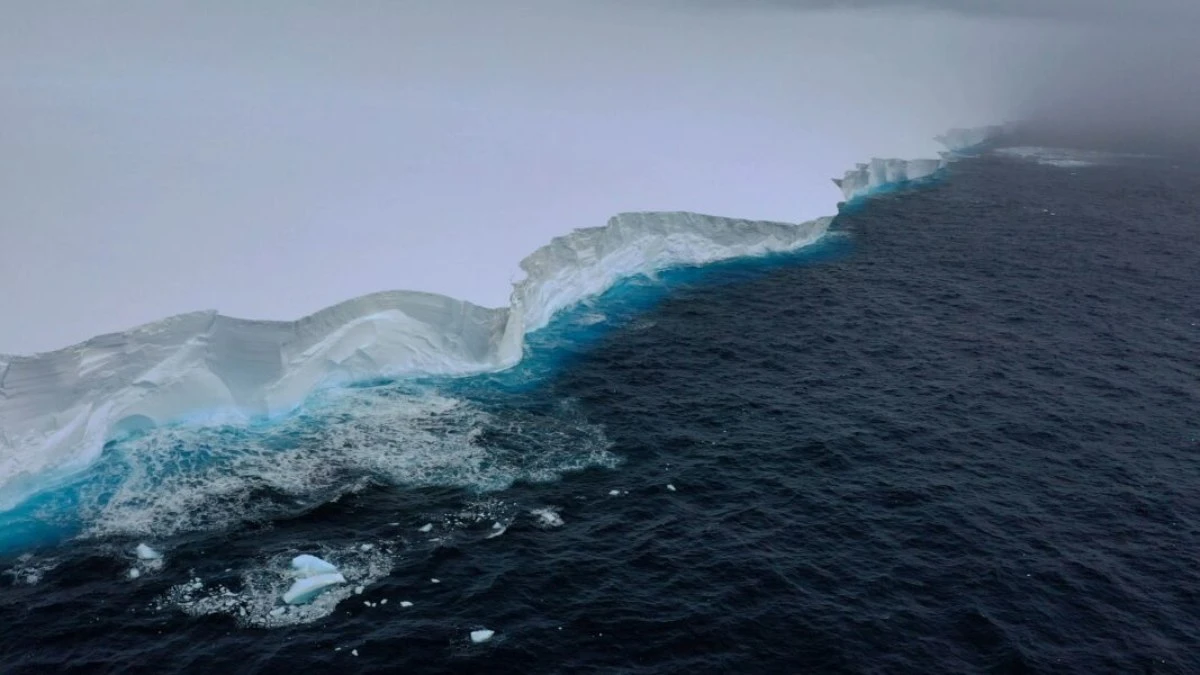 Maior iceberg do mundo está se desintegrando rapidamente