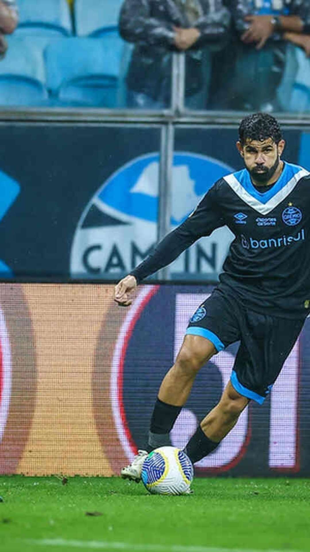 Diego Costa faz autocrítica após derrota do Grêmio: ‘Deixamos a desejar’