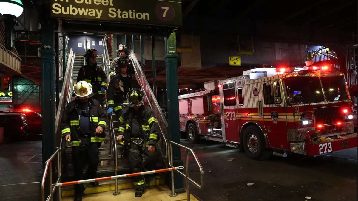 Uma adolescente morreu após cair e ser atropelada por trem durante 'surfe no metrô' em NY