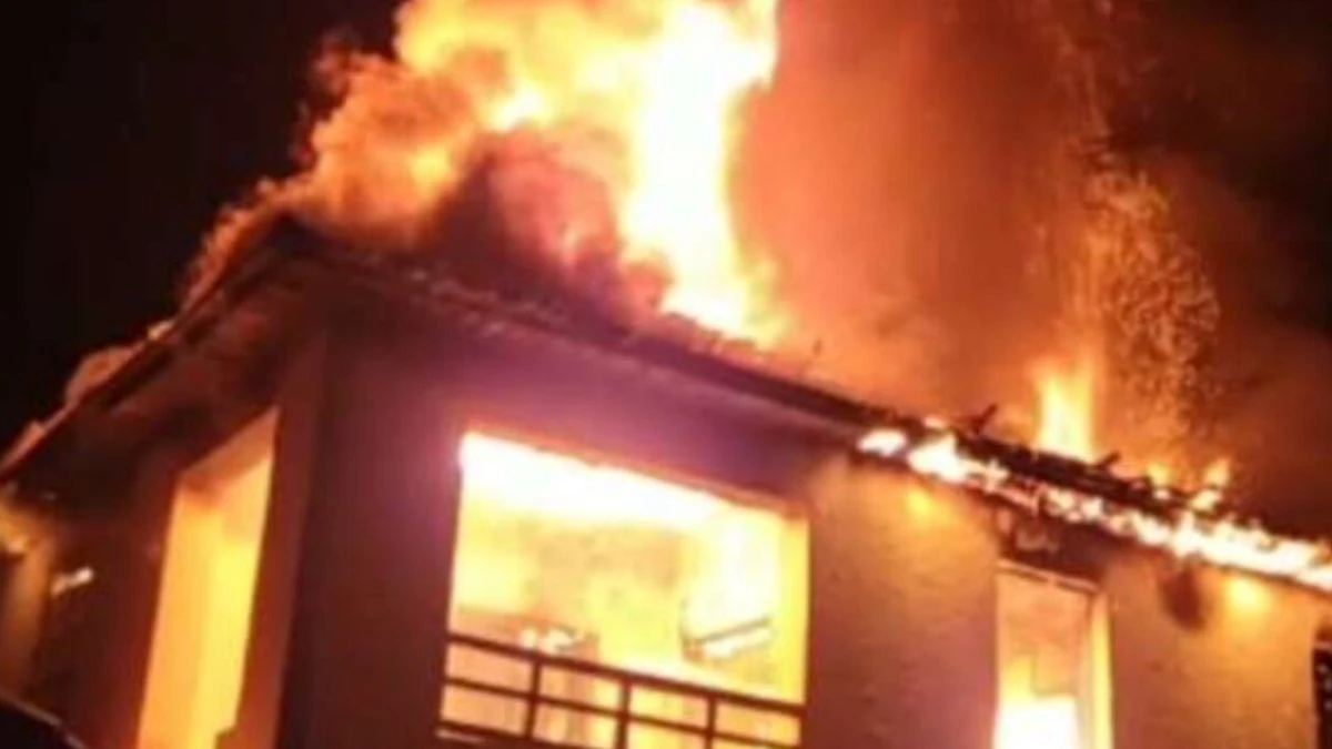 Jovem é preso após atear fogo na casa com a mãe dentro