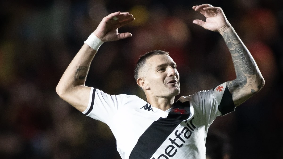 Com Diniz no Vasco, Vegetti quase não sai de campo; veja números