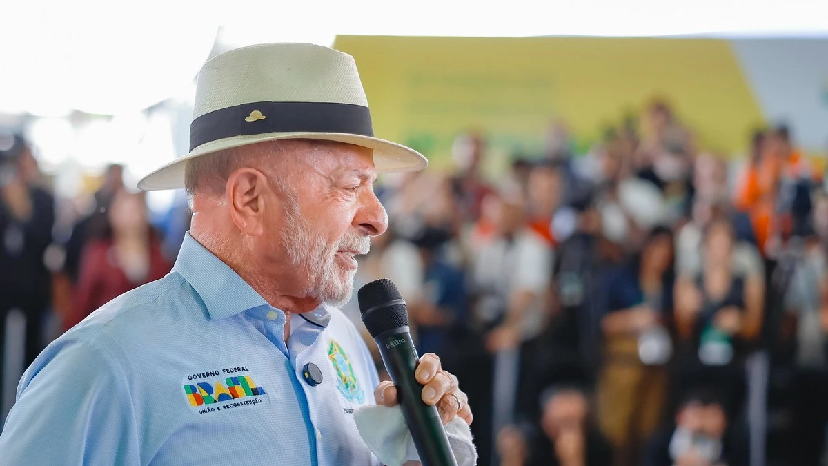 Lula rebate tarifas dos EUA e diz que Brasil é quem deveria taxar