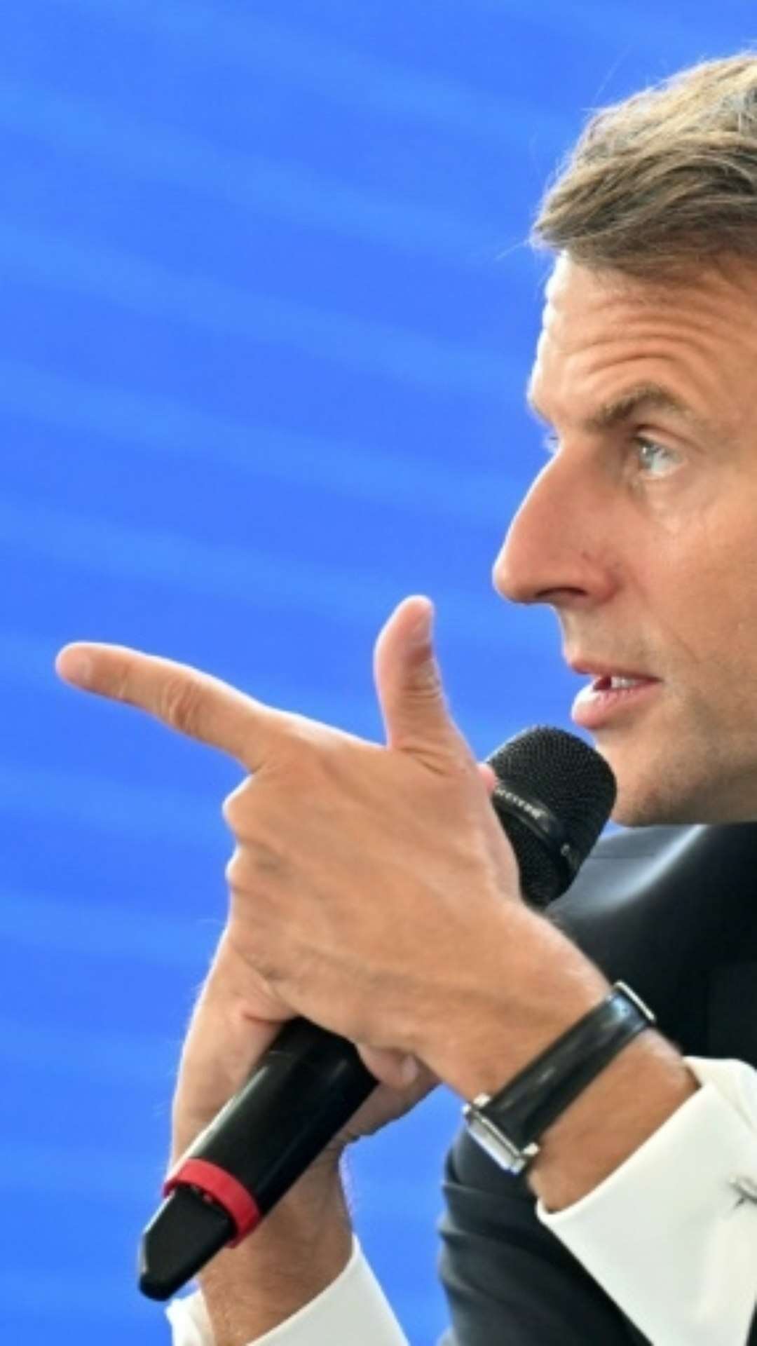 Macron acelera consultas para nomear primeiro-ministro na França