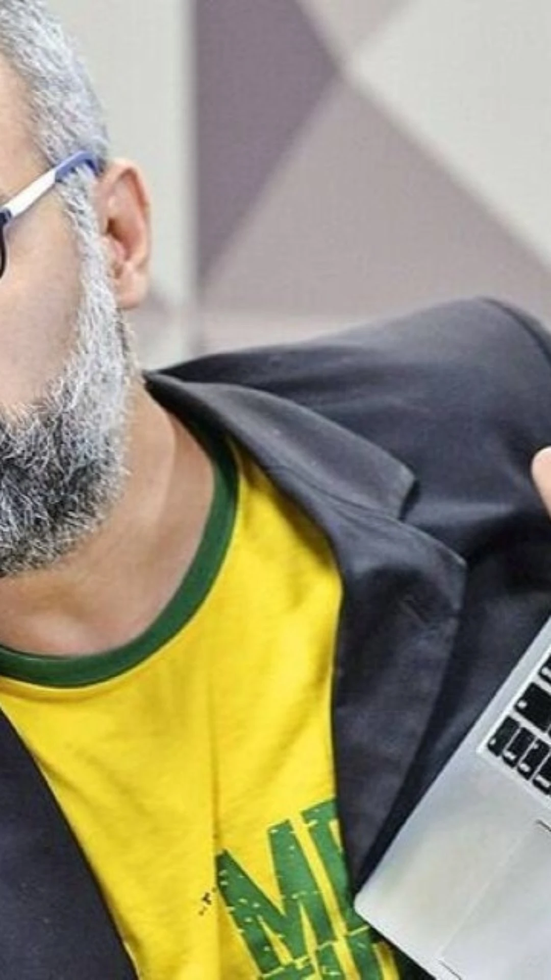 Moraes aplica nova multa a Allan dos Santos após entrevista