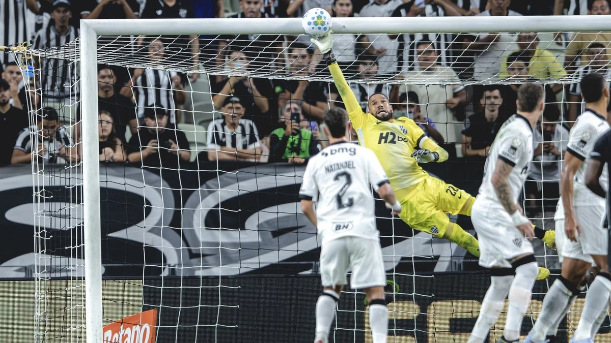 Everson é herói nos pênaltis e classifica o Atlético às oitavas