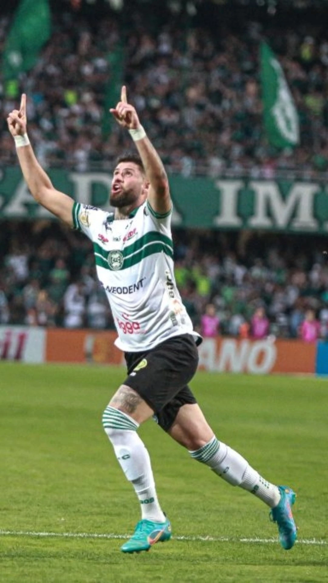 Coritiba reintegra atacante que esteve no Sport e confirma mais duas saídas