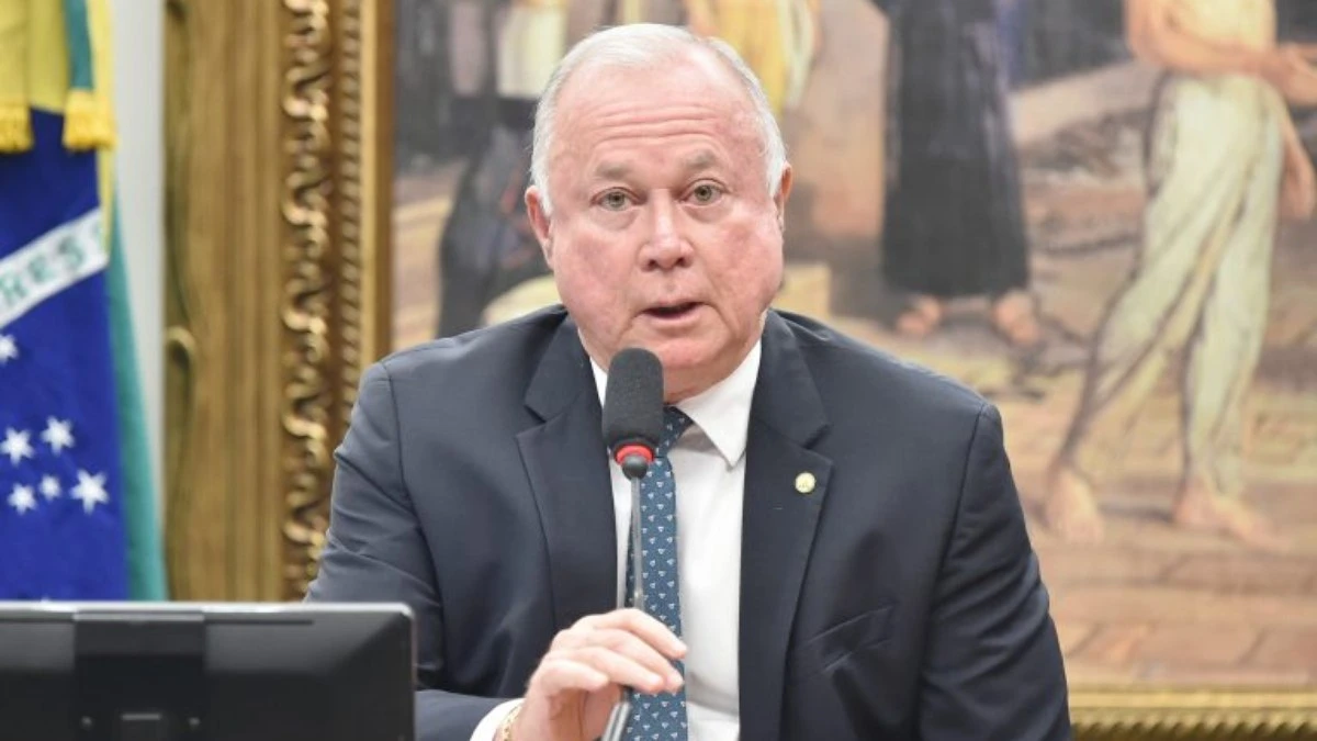 Redução da escala 6x1 avança na CCJ, mas votação é adiada