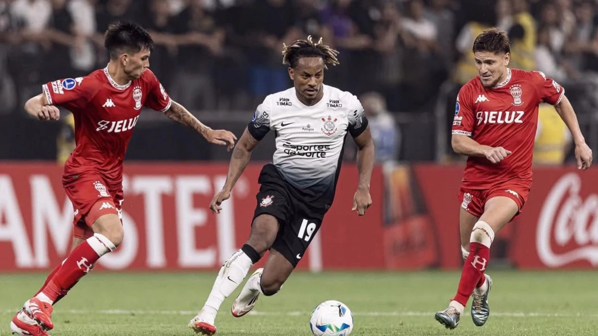 Provocou o Palmeiras? Carrillo brinca sobre usar verde no Azteca