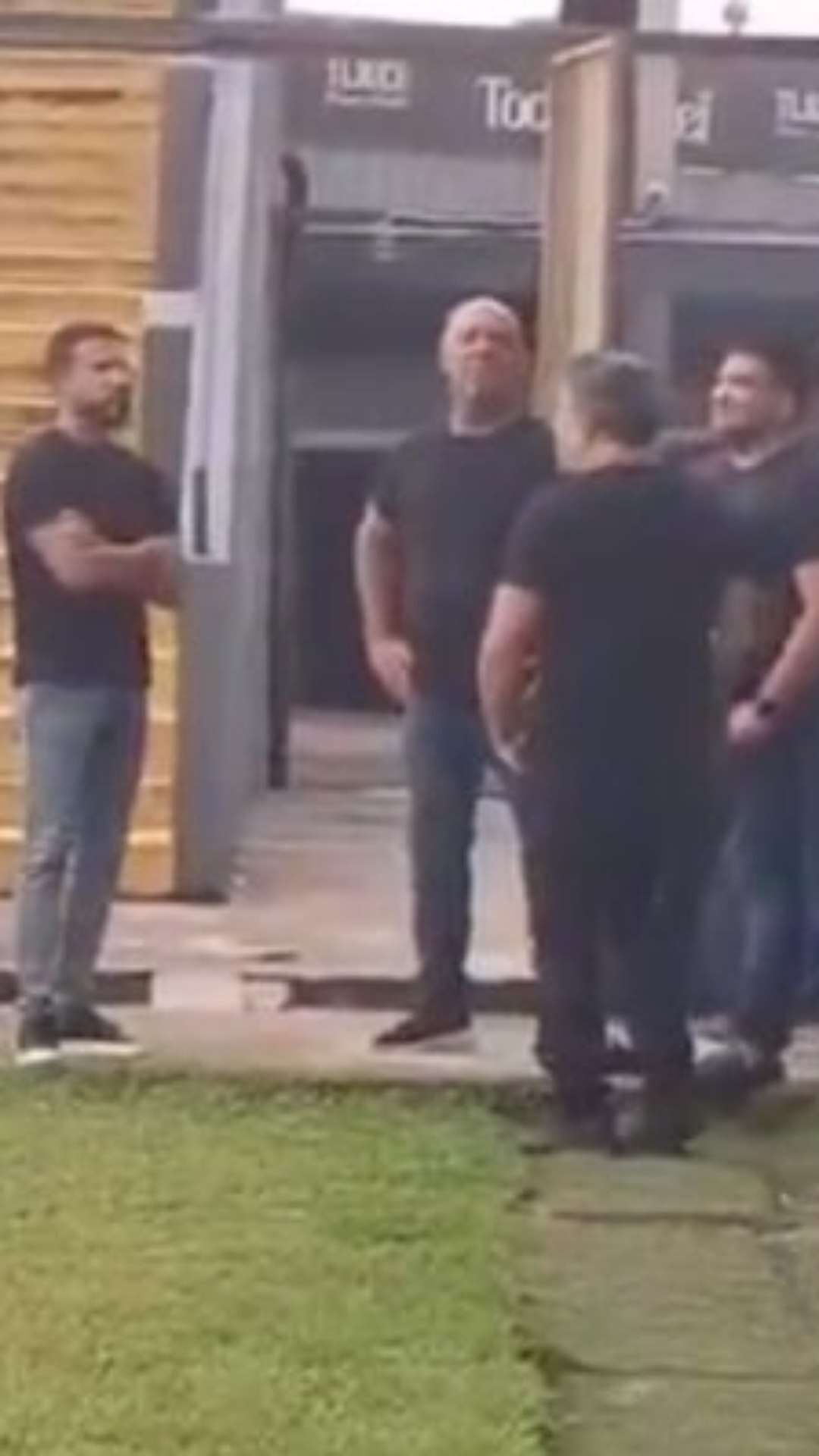 Ex-dirigente do Flamengo se reúne com presidente do Remo em visita ao Baenão; vídeo