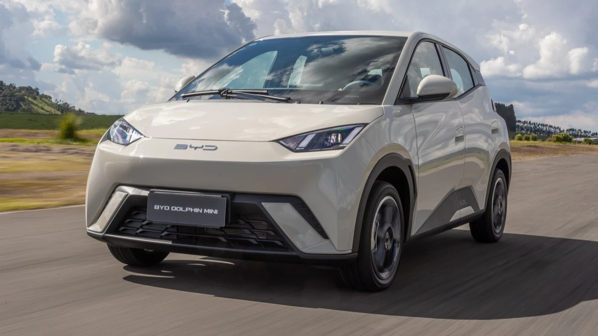 BYD fecha semestre em 4º lugar e encosta em volume de 2025