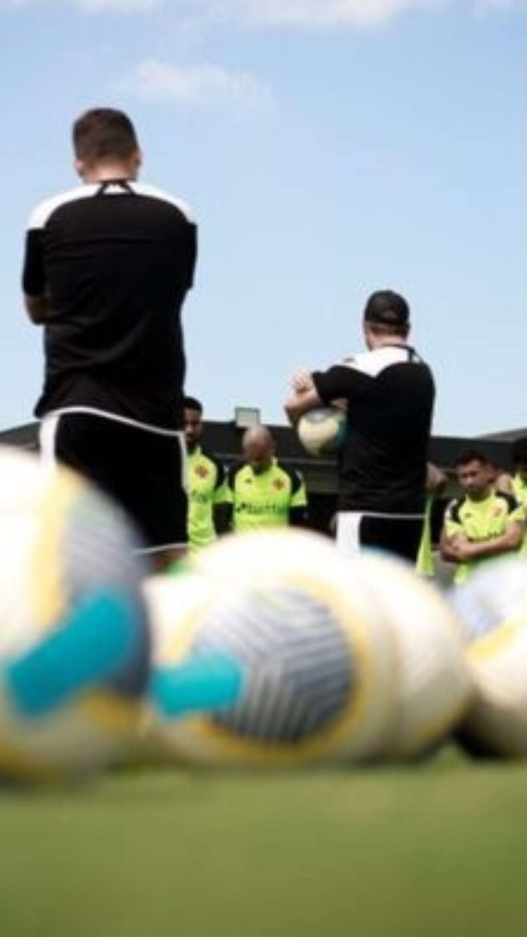 Após susto, Rayan participa de treino do Vasco; dupla segue tratamento