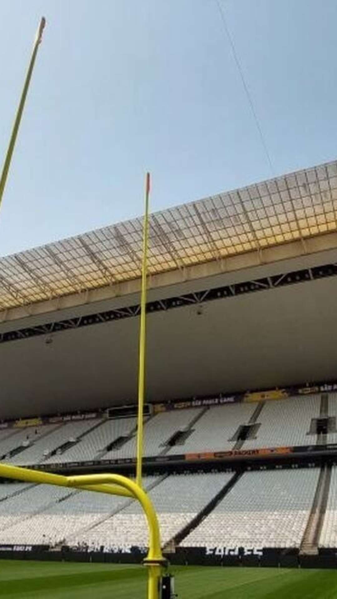 Com ‘nome escondido’, estádio do Corinthians passa por adaptações para NFL; veja fotos