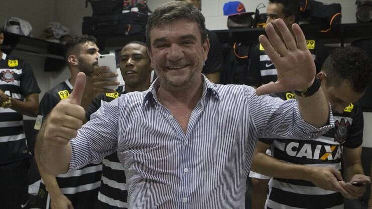 Guerra aberta entre Globo e SBT faz Corinthians faturar alto