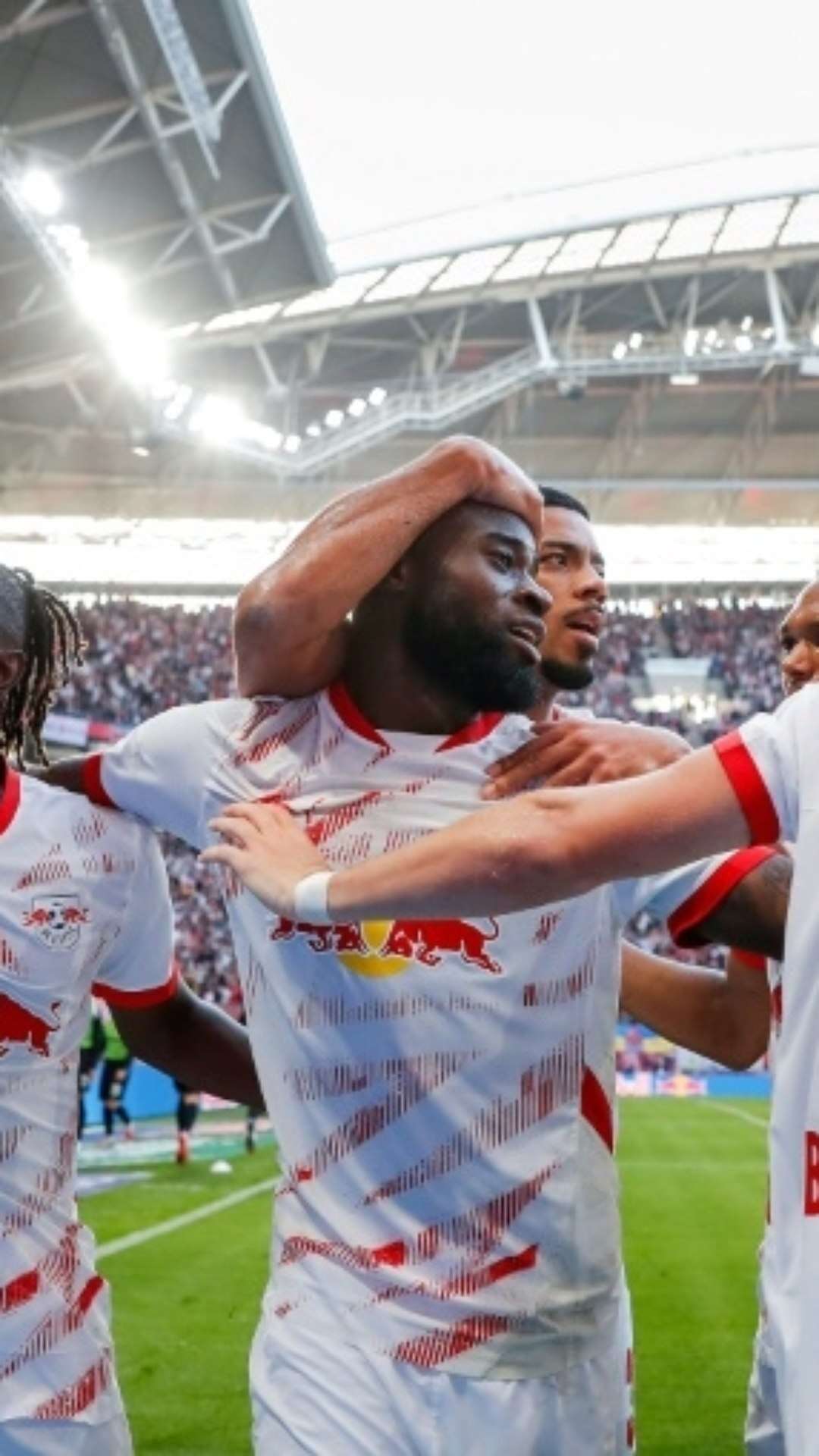 Leipzig vence Freiburg e dorme na liderança do Campeonato Alemão