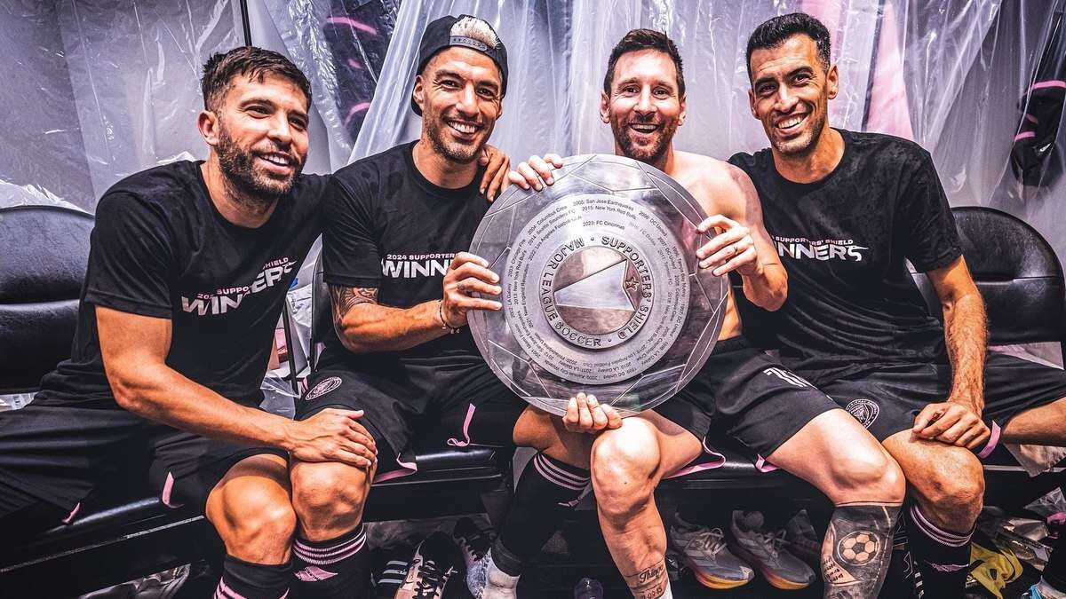 Ao lado de Messi, Suárez celebra título nos EUA e causa revolta em gremistas; entenda