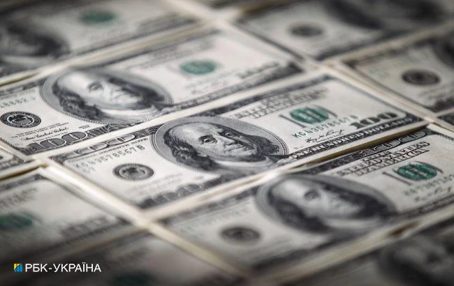 Долар різко прискорив падіння на міжбанку: просів вже на 20 копійок