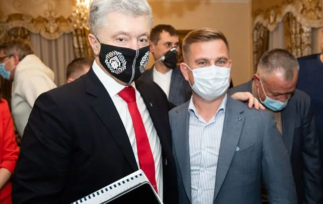 Порошенко закликав скасувати обтяжливі для бізнесу вимоги по застосуванню РРО