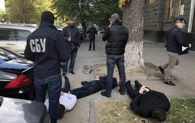 У Києві шахраї продавали посади помічників нардепів від 