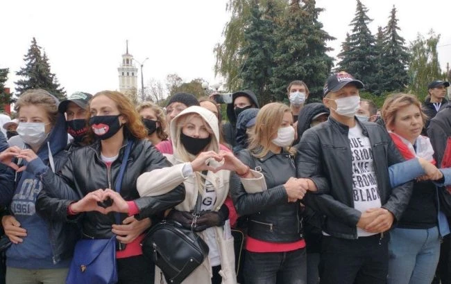 У Гомелі мітингувальників розганяють газом та світлошумовими гранатами