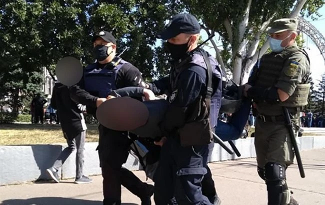 У Запоріжжі під час акції в натовп кинули петарди