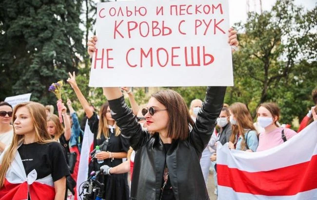 У Мінську затримали журналістів телеканалу 