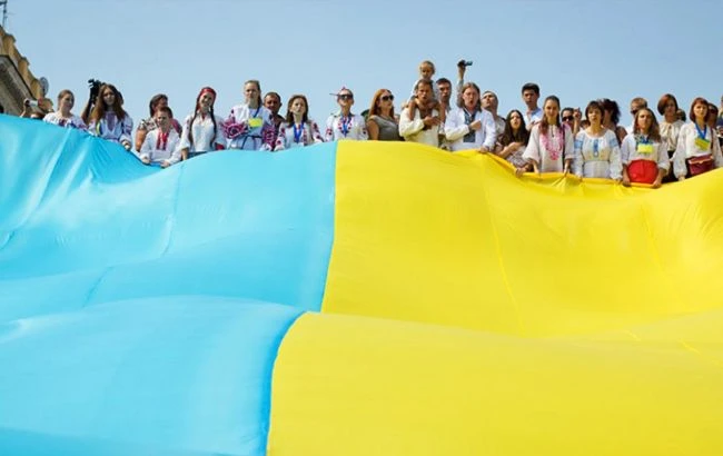 В Україні сьогодні святкують День Конституції