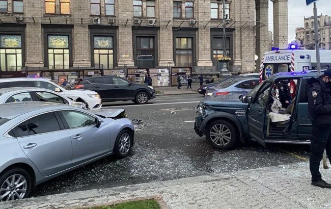 Жахлива ДТП на Майдані: в аварії постраждала сім'я з п'ятимісячним немовлям
