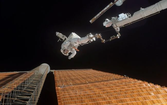 Астронавти встановили на МКС нову сонячну панель, - NASA