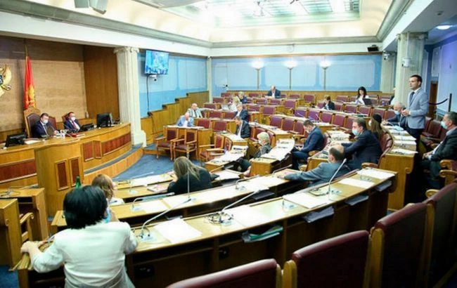 Опозиція Чорногорії перемагає на виборах до парламенту і очікує відставку президента