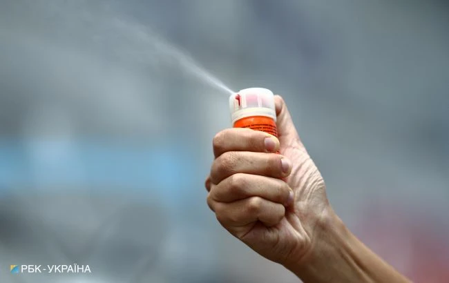 У Британії розпилили невідому речовину у трьох закладах, є постраждалі