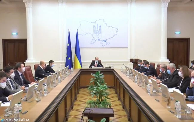 В Україні можуть посилити відповідальність за схеми при усиновленні дітей