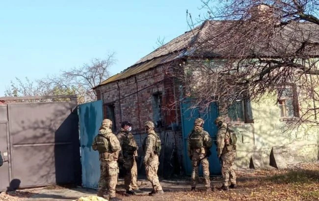 У Харкові знешкодили чоловіка, який погрожував поліцейським гранатою