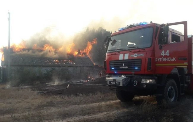 Пожежу в Харківській області гасять понад 200 рятувальників, залучена авіація
