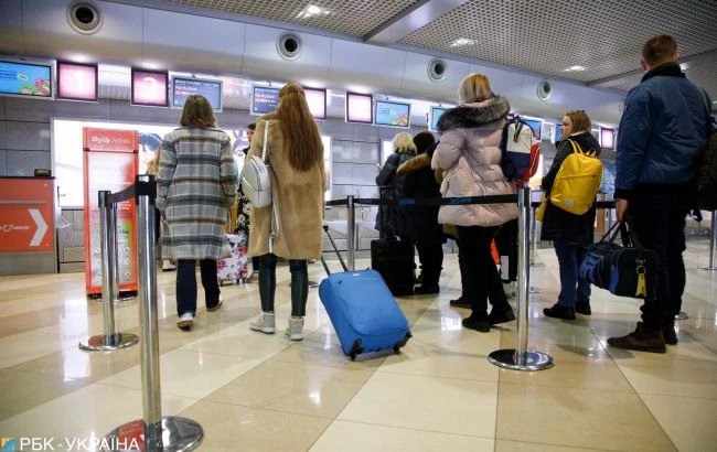 Витрати українців за кордоном впали в чотири рази