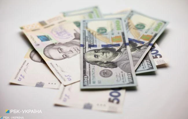 Аналітики прогнозують подальше зростання курсу долара