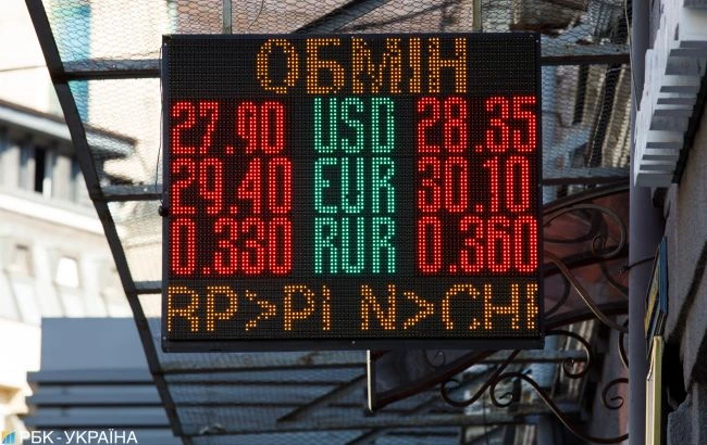 Ситуація на валютному ринку: гривня укріплюється через надлишок пропозиції доларів