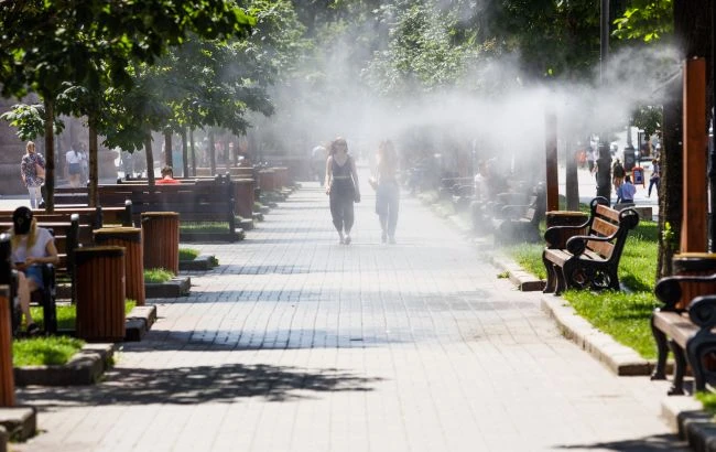 В Україні збережеться спекотна погода, дощі відійдуть у центр