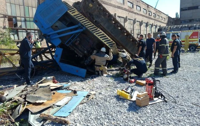У Харкові перевернувся кран, є потерпілий