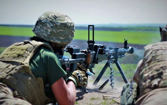 На Донбасі бойовики тричі влаштували провокативні обстріли