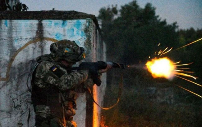 На Донбасі бойовики тричі порушили перемир'я, поранений військовий