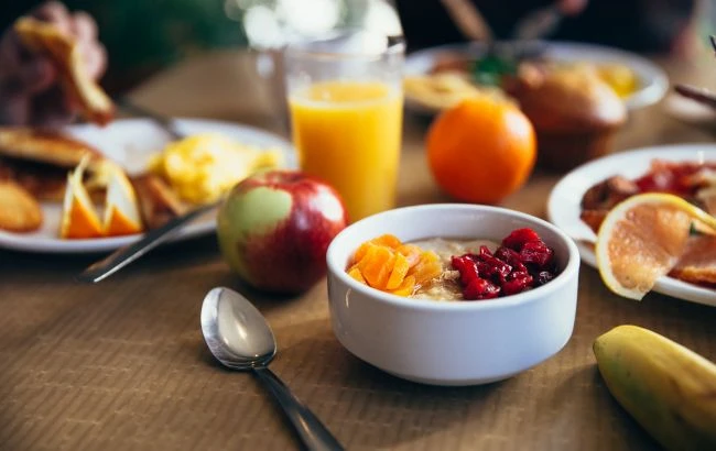 Які продукти категорично не можна їсти на голодний шлунок