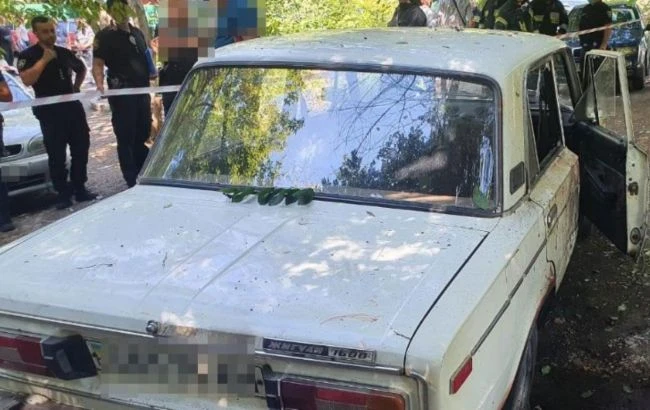 У Дніпрі чоловік підірвався у власному авто